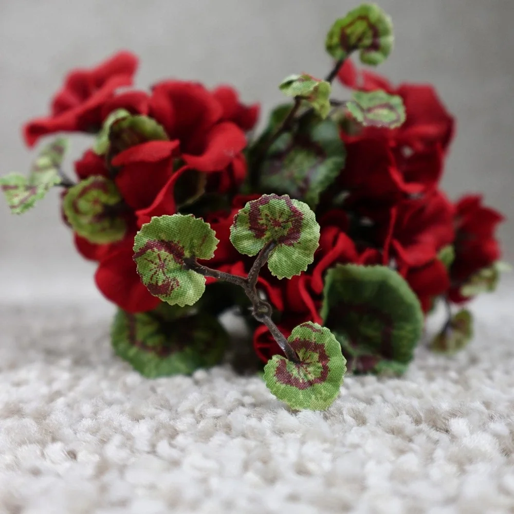 Longaberger 2005 Collectors Club May Series Mini Geranium Basket Set Red Floral